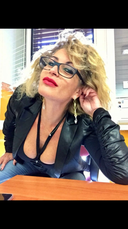 Omaggio a T.R. Pubbliche su fb Sexy italian milf