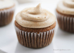 whiskeydiamonds:   Churro cupcakes with cream cheese frosting    