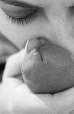 mkw4846:When fingertips and lips meet at the head…