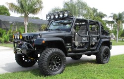 jeepjeepisback:  Sexy black lifted Jeep