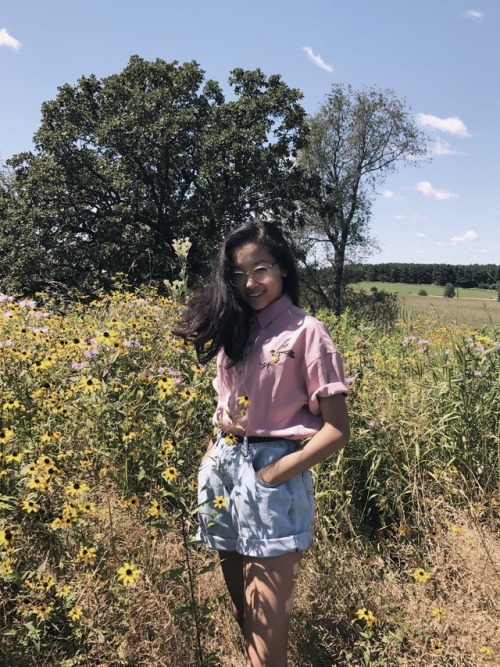 just saying hi to the flowers ig: @annnie.ma 