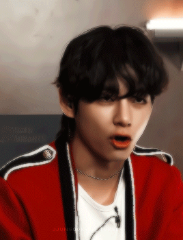 2/ Gifsets Of Kim Taehyung