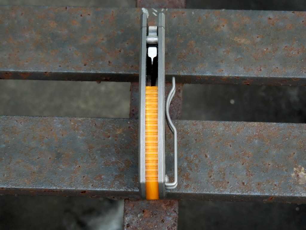 fidelseyeglasses:  Spyderco Techno with a back spacer made for me by Cuscadi from