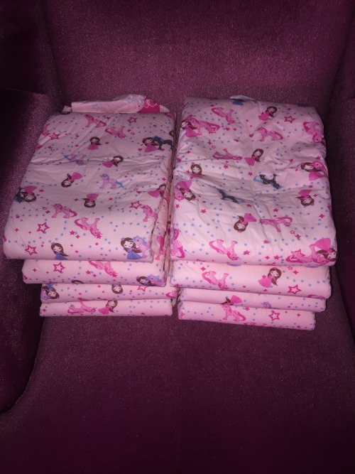 chubbywetprincess:  chubbywetprincess:  Put on my last pullups today :(  Please message me if you’re interested in trading/buying 8 Rearz Princess Diapers Large, I’m running out of diapers I can wear :(  Rearz diapers are still for sale!