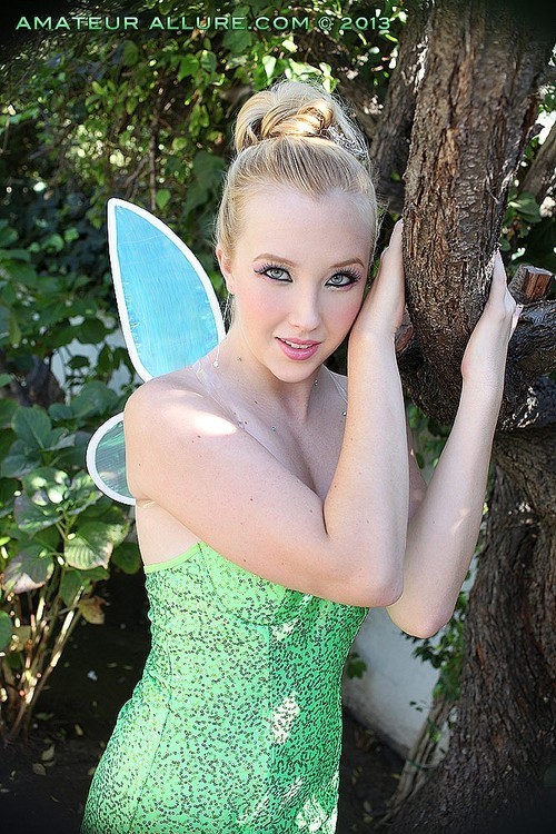 cosnakedplay:  Tinker Bell - Sininho 