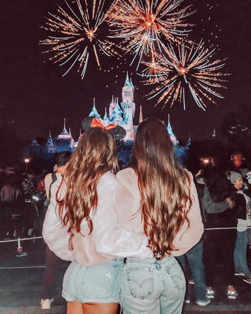 no-pants-r-the-best-pants:  disney love :)