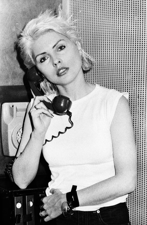 soundsof71:Debbie Harry, hanging on the telephone, by Simon Fowler