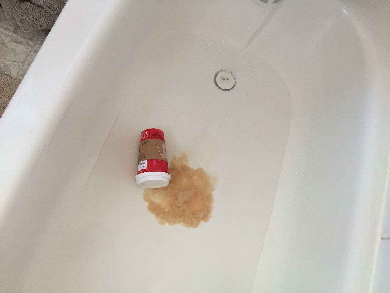 methhomework:  instagrarn:  Love my peppermint mocha bath bomb  Why are you just