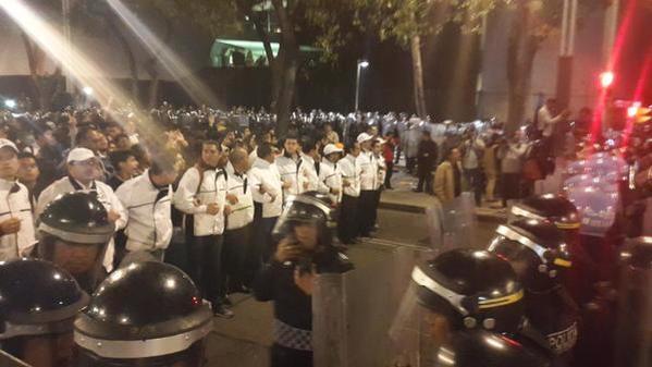 laos-dothedu:  #SOS1DMX DEAR FOLLOWERS  This is happening Right NOW in Mexico City,