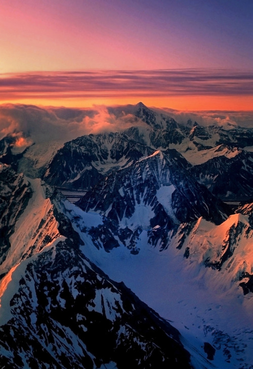 leebarguss:The Alaska Range at first light (by akcharly)