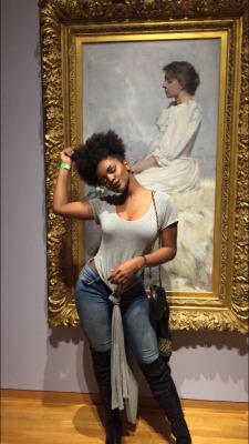 iamhannalashay:  Me being all sassy in front of a piece of artwork. 