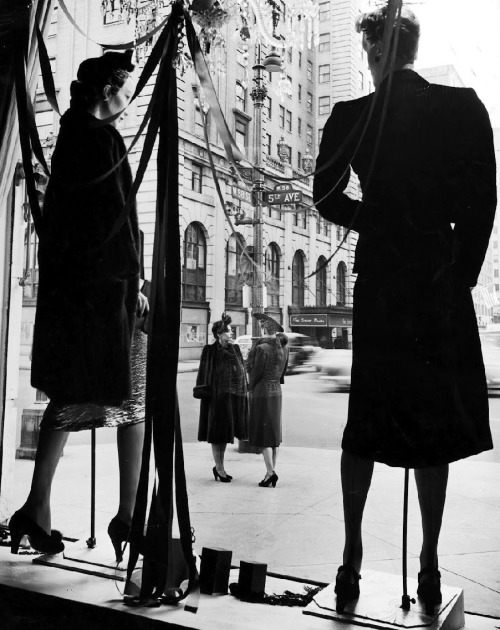 Women looking at the mannequins in the window of Bergdorf Goodman, Fifth Avenue, NYC, 1942. Pho