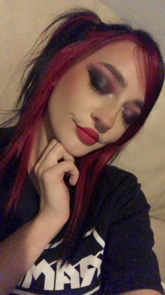 violet-thorne-model:If you like cute feet content then you should message me to buy