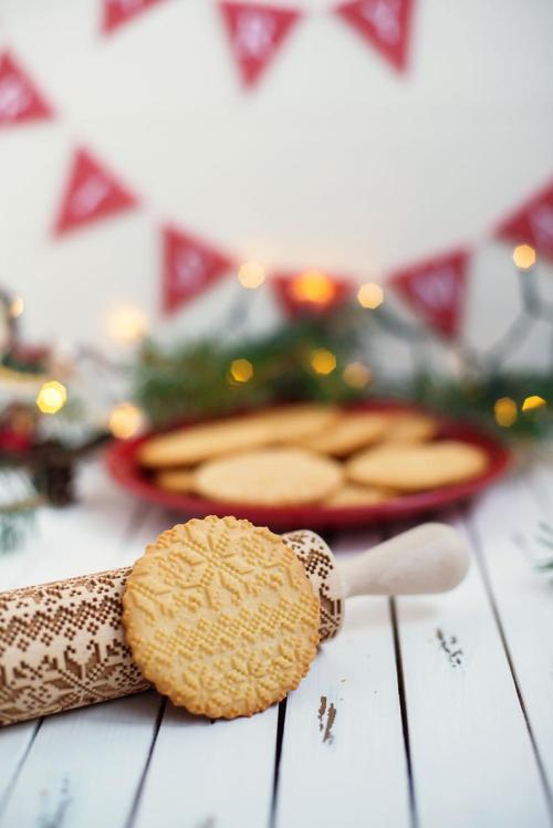 etsyfindoftheday | 12.9.19sweater-patterned laser-cut rolling pin by make8bakeeasily imprint your ch