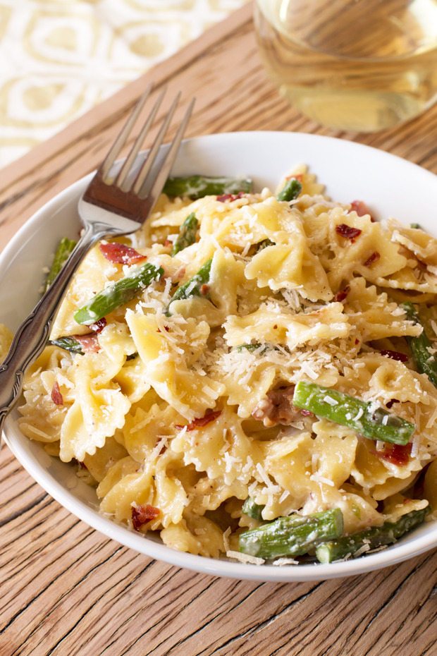 do-not-touch-my-food:  Brown Butter Farfalle with Asparagus and Crispy Prosciutto