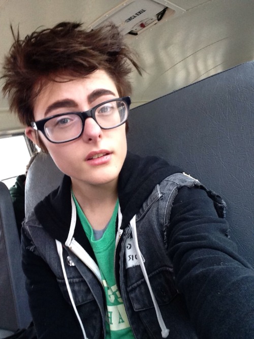 transpunktrash: hair recently has been odd. the dysphoria is horrible. might go back and delete a bu