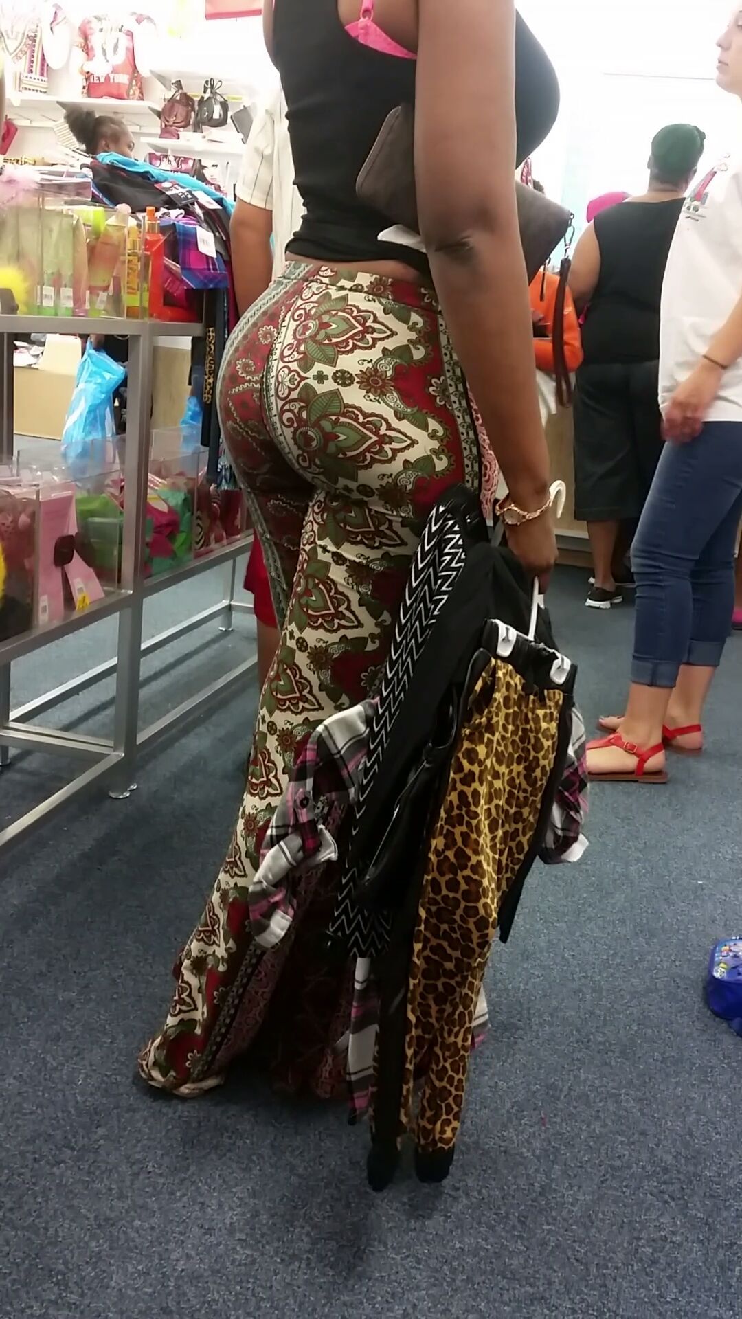 bubblebuttcreepin:  Such a nice ass ! 