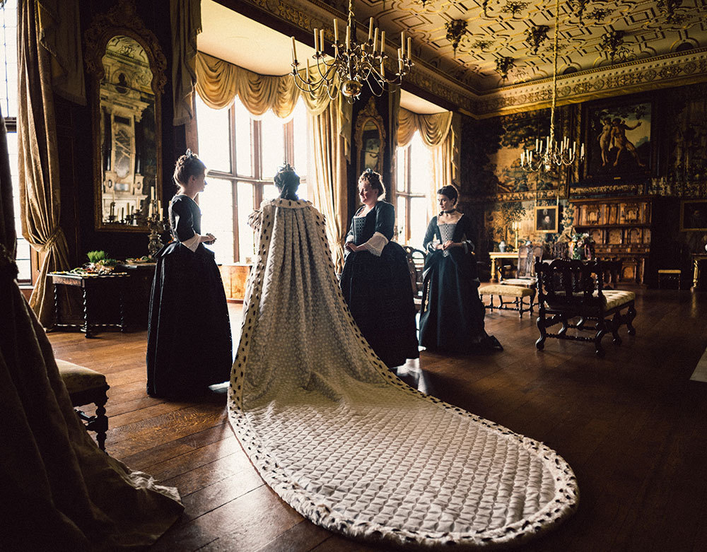 #thefavourite #emma stone #olivia colman #rachelweisz #periodfilm#comedy#film#movies#joe alywn #nicholas hoult #costumes#makeup#thefavorite #yorgoslanthimos #movie stills #cinematography #female lead#royal