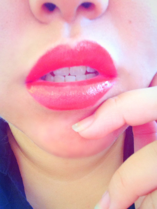 fuckmylittlecunt:  yup. lip spam. mmm id love to put something between my lips. 
