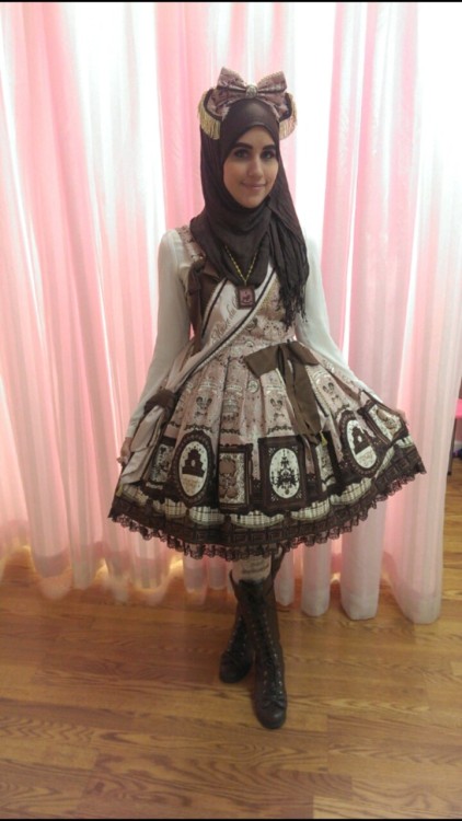 My coord for a Little Tokyo outing!  Coord Rundown: -JSK/Headbow/Tights: AP Musee Du Chocolat -Blous