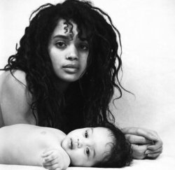 madlyproudly:  Lisa Bonet & Zoe 