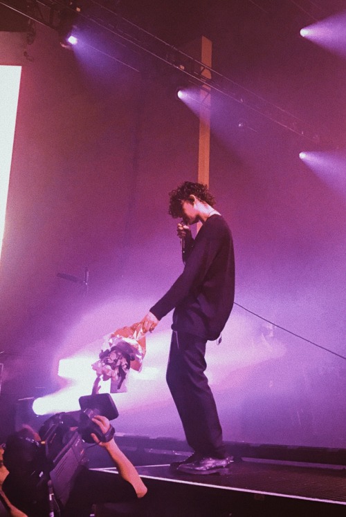 veriiityburton:Matty with a bouquet in Bournemouth,21/12/16