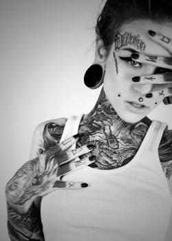 best-tattoo-blog:   Monami Frost  