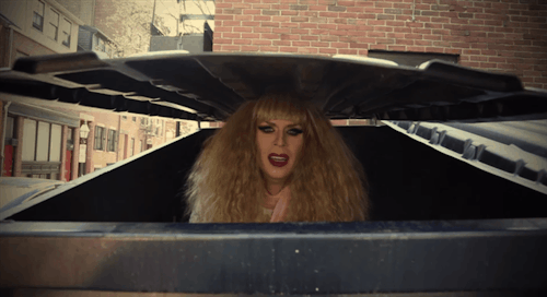 rpdr9: Katya climbing into a dumpster is literally my fave thing ever (X)