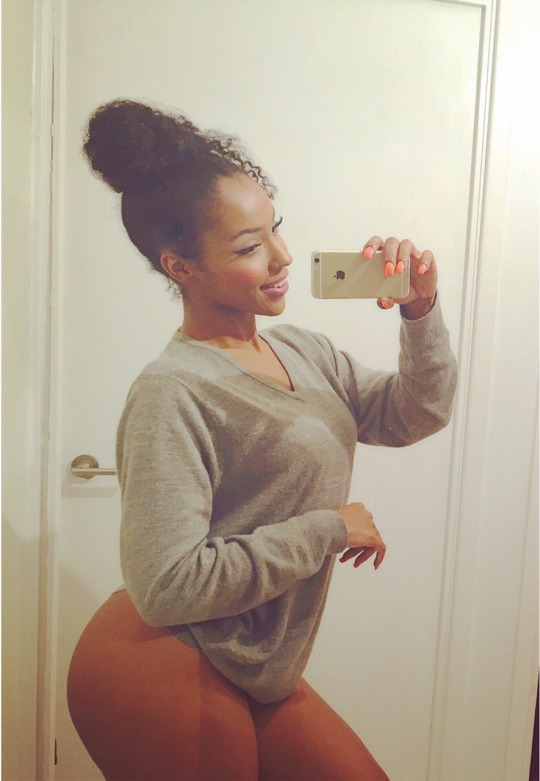 girlsandlandscape:  Cutie Ebony Selfie