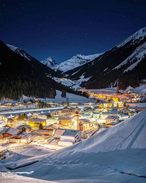 Gries im Sellrain in Tirol ✨ © @m.m.pix#weloveaustria #mountains #winter #tyrol #oostenrijk #night