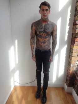 hotmen-have-ink:  † Bands &amp;&amp; Tattoos †
