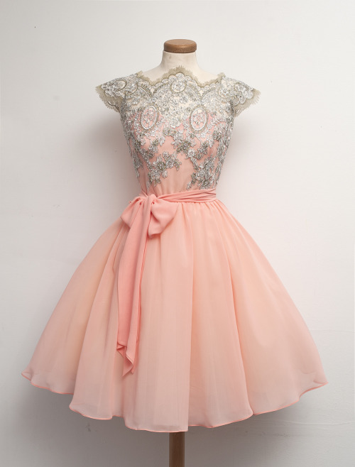 cherie-noubliezpasderever: peaceloveviv:vintage lace dresses YES PLZ  I wants them ALL