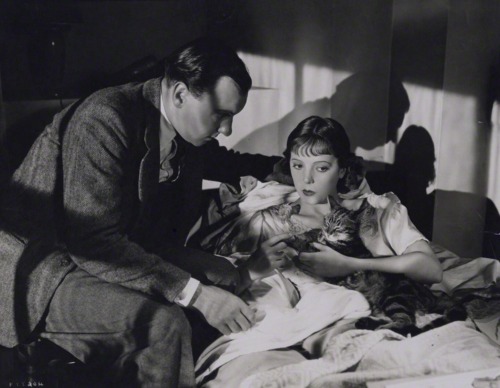 ralphsmotorbike: Ralph Richardson, Jessie Mathews, and Donald Calthrop in “Friday the Thirteen