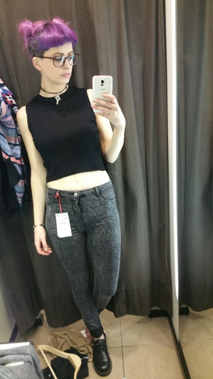 ryuryuko:  Some changing room selfies from the other day. Someone please buy me these