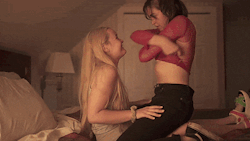 lezkissgifs:Summer of Mesa (2020)