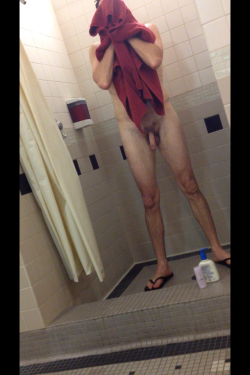 lockerroomshowers:  This guy loves to shower with the curtain wide open