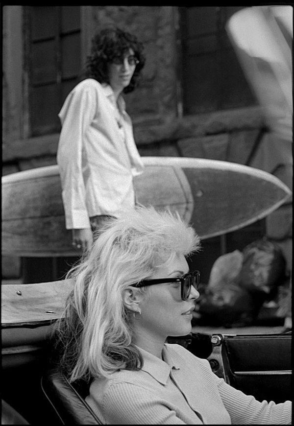 amoreinrocknroll:   Joey Ramone and Debbie Harry  