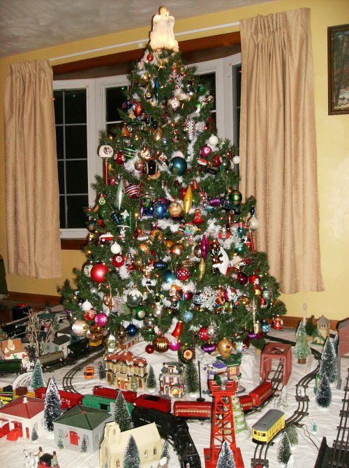 madame-fluttershy:  Mod] this is what I’ve been working on for the past two weeks. This is my tree / trains (there’s 6 plus a trolley) and village. I love Christmas time  NOT ART: But worth the reblogTHIS ^ is how you do a tree and Christmas village.