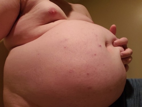 biggerfatterbelly:Full of heavy cream and donuts. Feels so good