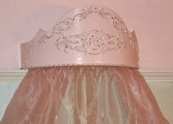 drearydoll:  Country French Bed Crown  