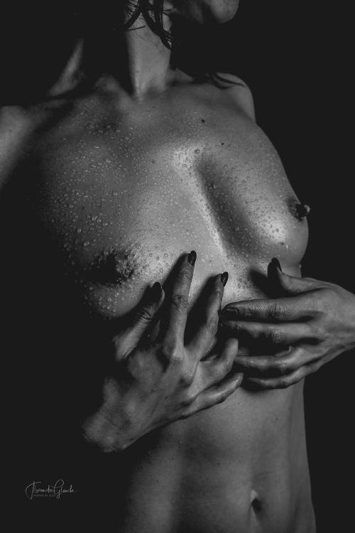 soleilaberlin:Wet.. 💙 By @photosbyalexsblog https://www.instagram.com/__photos__by__alex__/