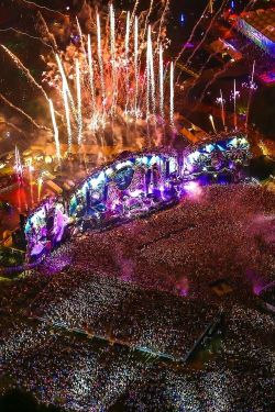 raveloverforever:Tomorrowland 2015!