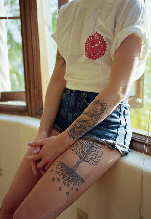 seventh-of-march:  girl panic | via Tumblr on We Heart Ithttp://weheartit.com/entry/56608076/via/girlspanic