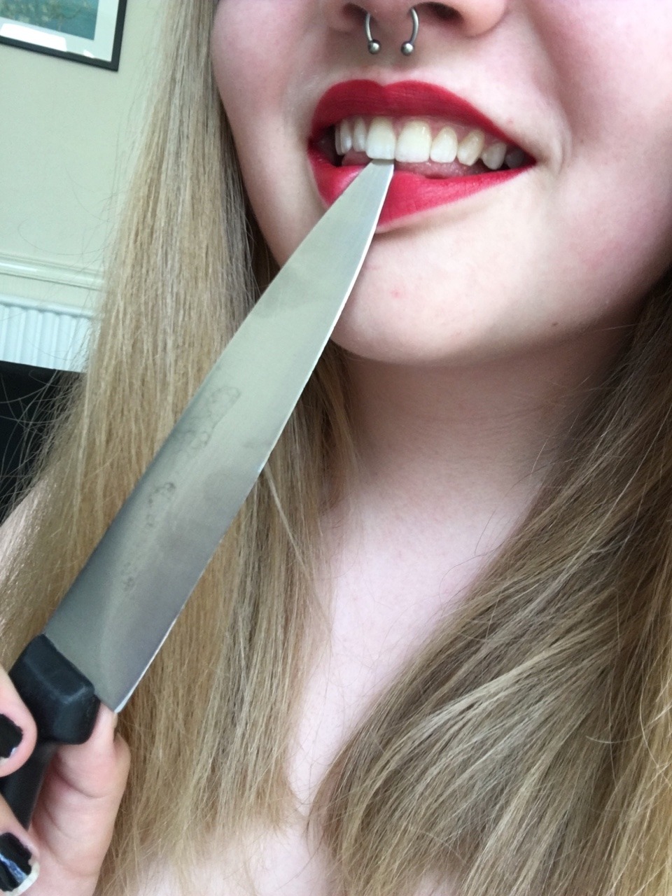 erosprincess:  More knives.  🦄pretty please don’t remove the caption🦄