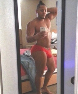 gawdysobigandtassty:  getitmoist:  Keke Wyatt’s brother  sHE bad