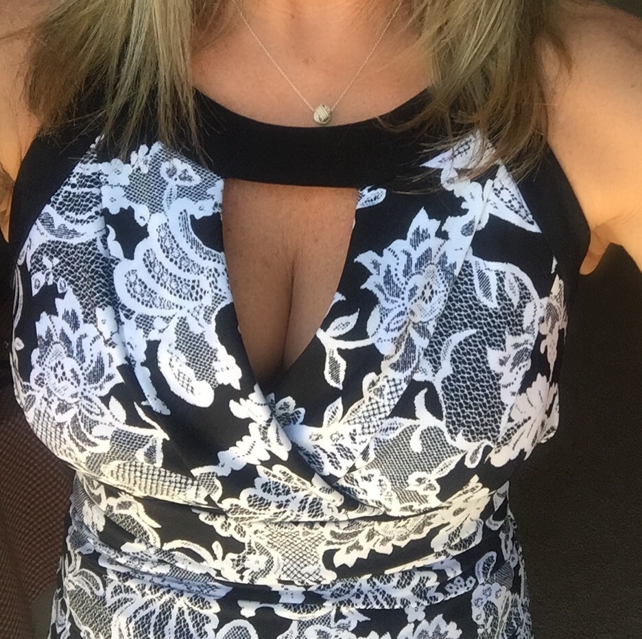 curiouswinekitten2:  Happy Cleavage Sunday, glorious @cu  😁😁 @heavenstobetsy69