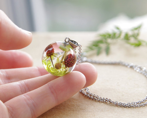 culturenlifestyle:Adorable Handmade Jewelry with Real Plants Inside by Ural Nature Married couple Ma