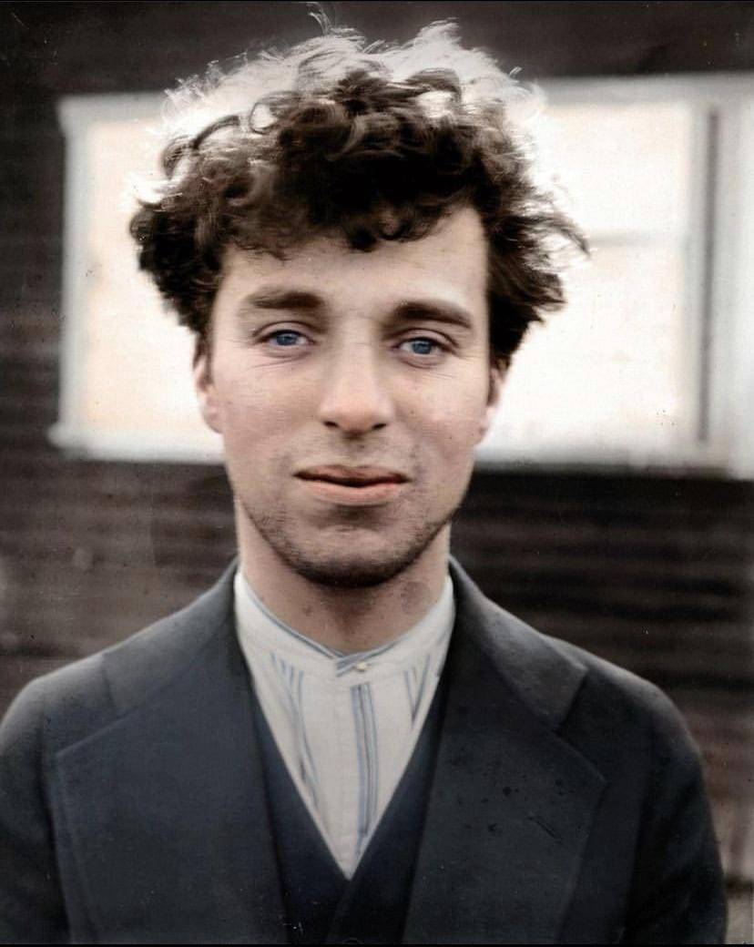 1916, Charlie Chaplin'in...