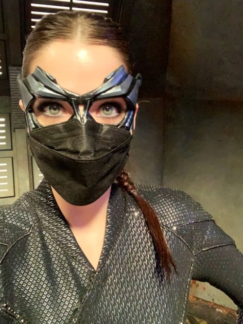 supergirlfansworld:julie_gonzalo : Be safe #doublemask