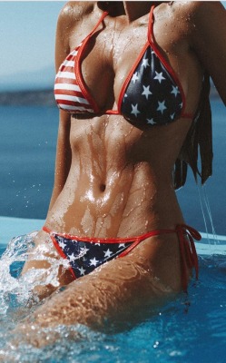 arnold-ziffel:Viki Odintcova’s morning swim… yeah… I was up for that…